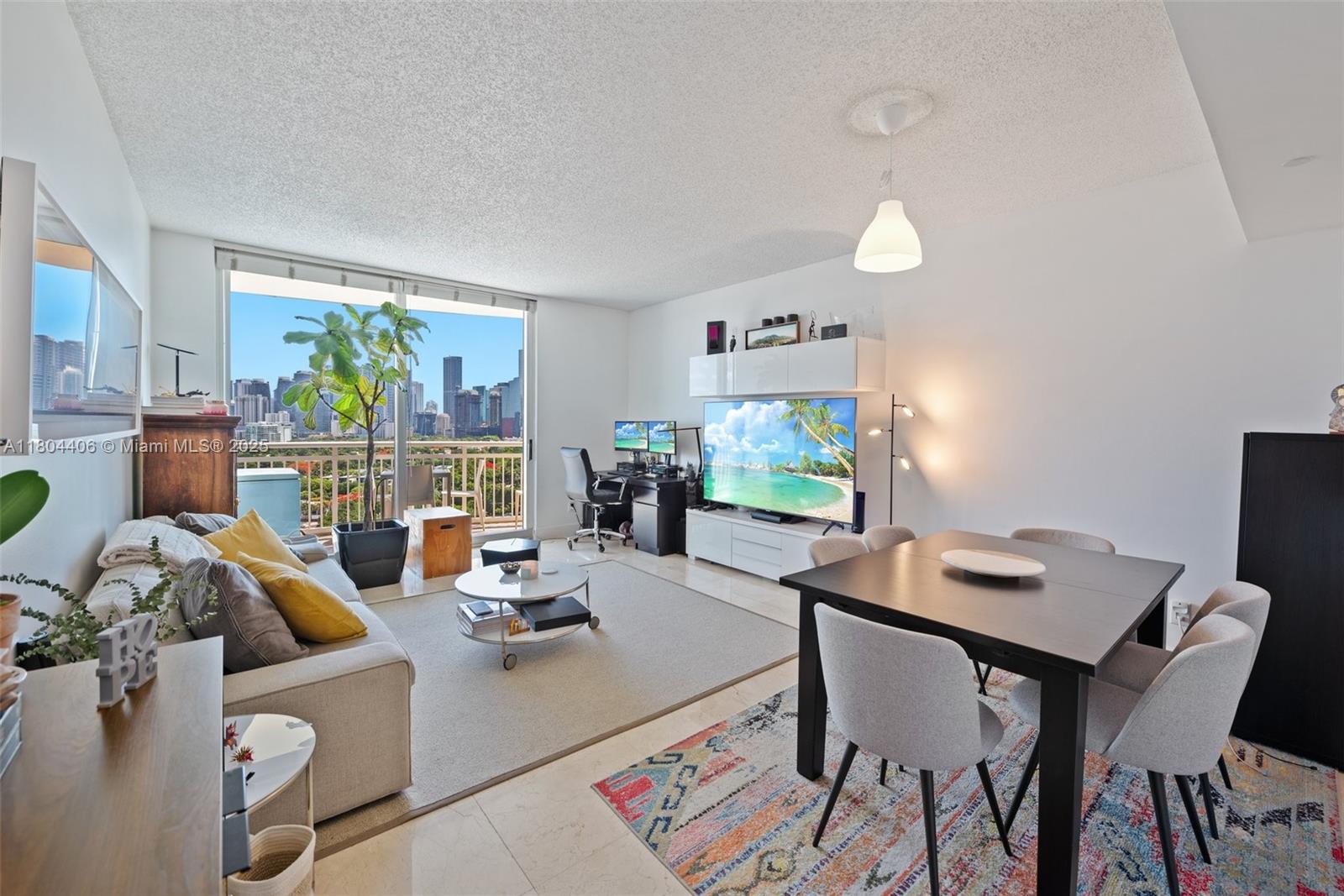 THE METROPOLITAN CONDO - Residential