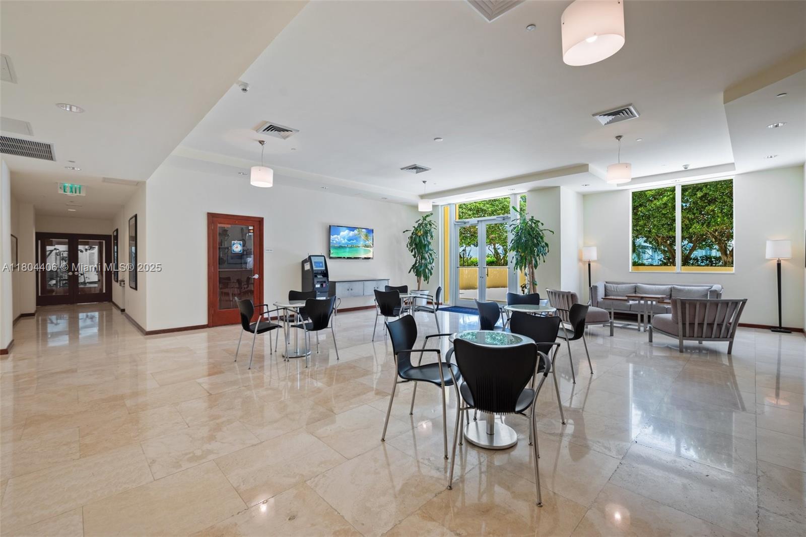 THE METROPOLITAN CONDO - Residential