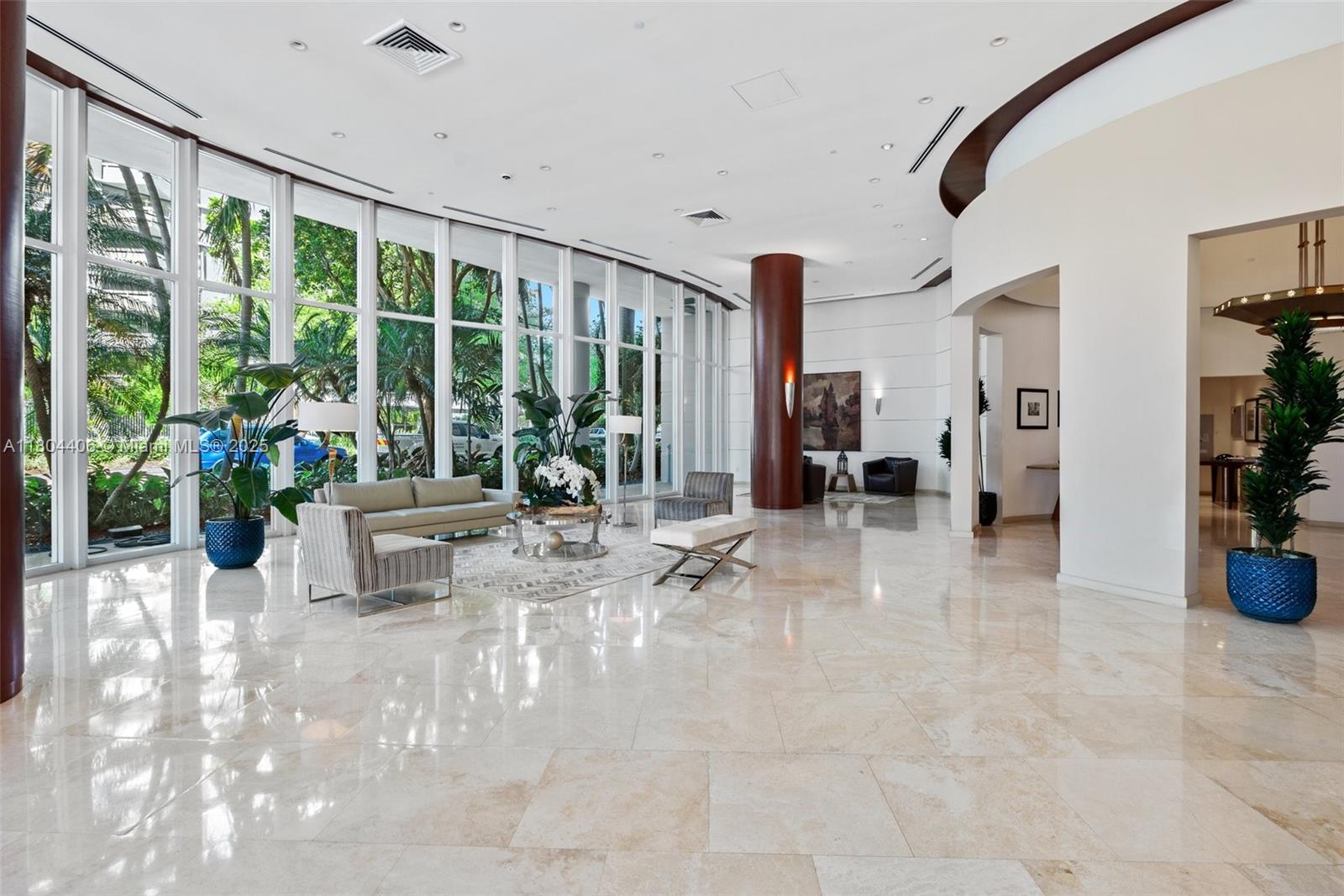 THE METROPOLITAN CONDO - Residential