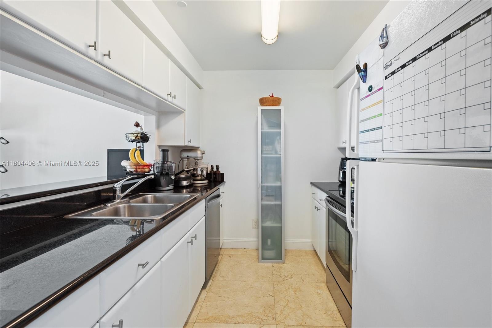 THE METROPOLITAN CONDO - Residential