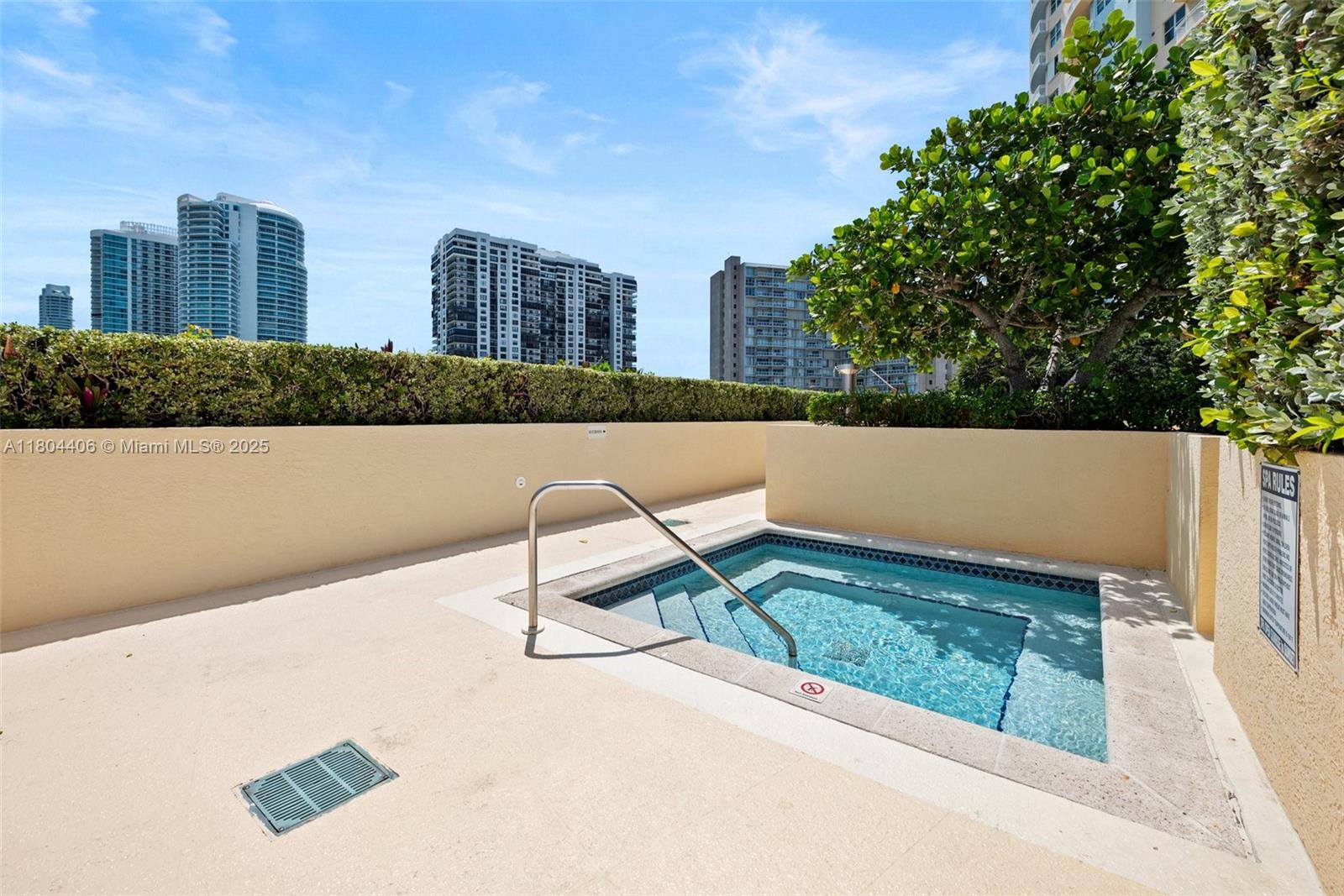THE METROPOLITAN CONDO - Residential
