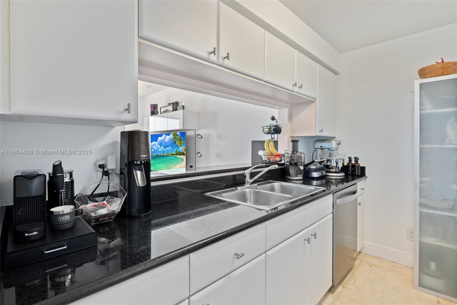 THE METROPOLITAN CONDO - Residential
