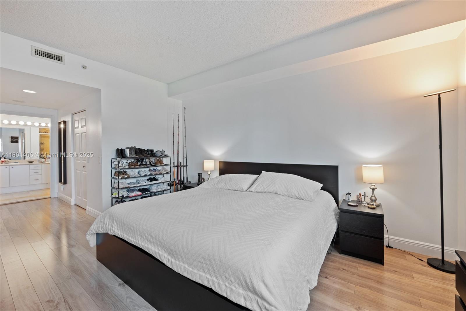 THE METROPOLITAN CONDO - Residential