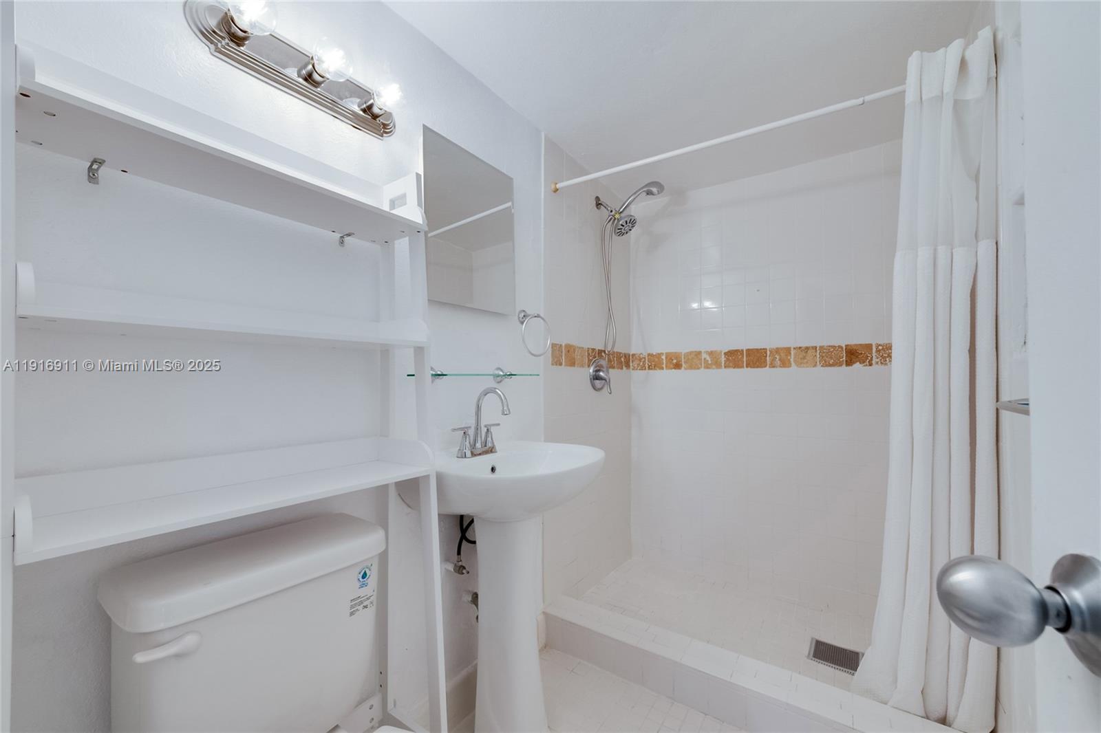 EAST UTOPIA - Residential Lease