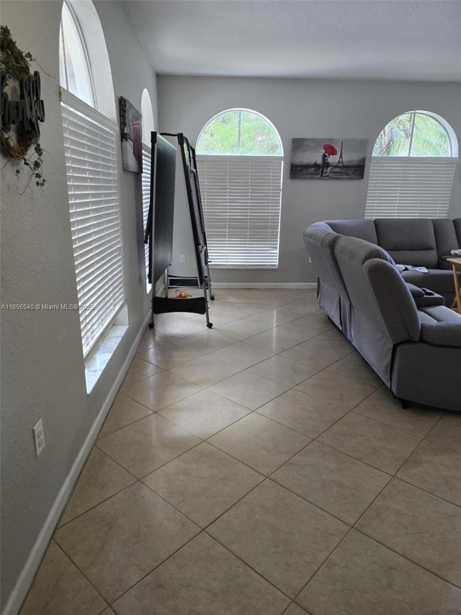 MANDARIN LAKES - Residential