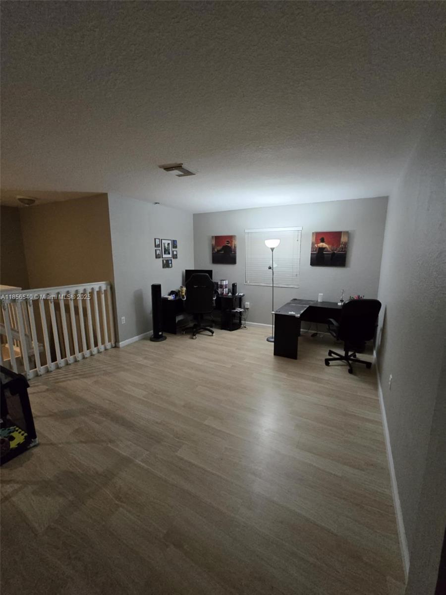 MANDARIN LAKES - Residential