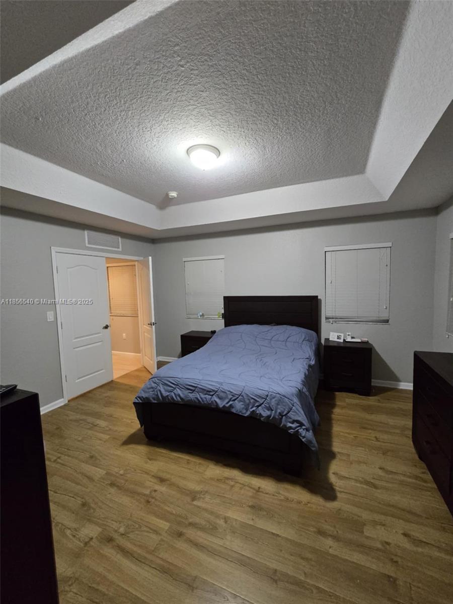 MANDARIN LAKES - Residential