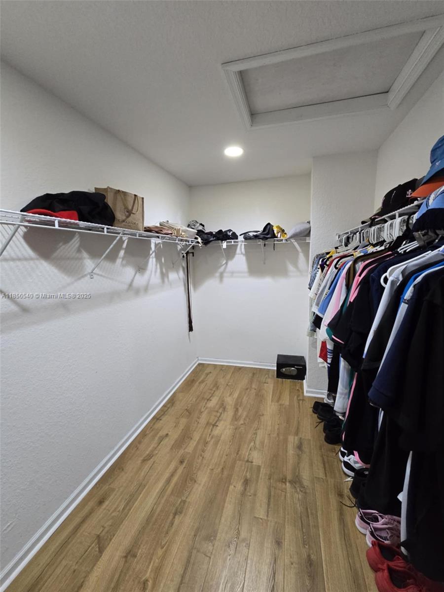 MANDARIN LAKES - Residential