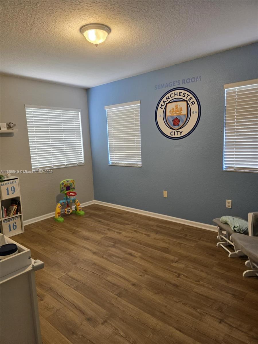 MANDARIN LAKES - Residential