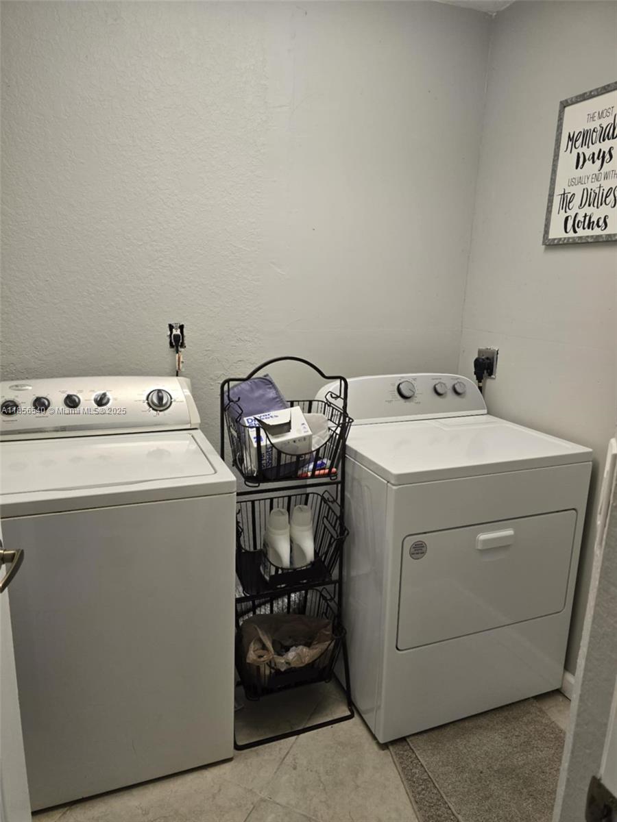 MANDARIN LAKES - Residential