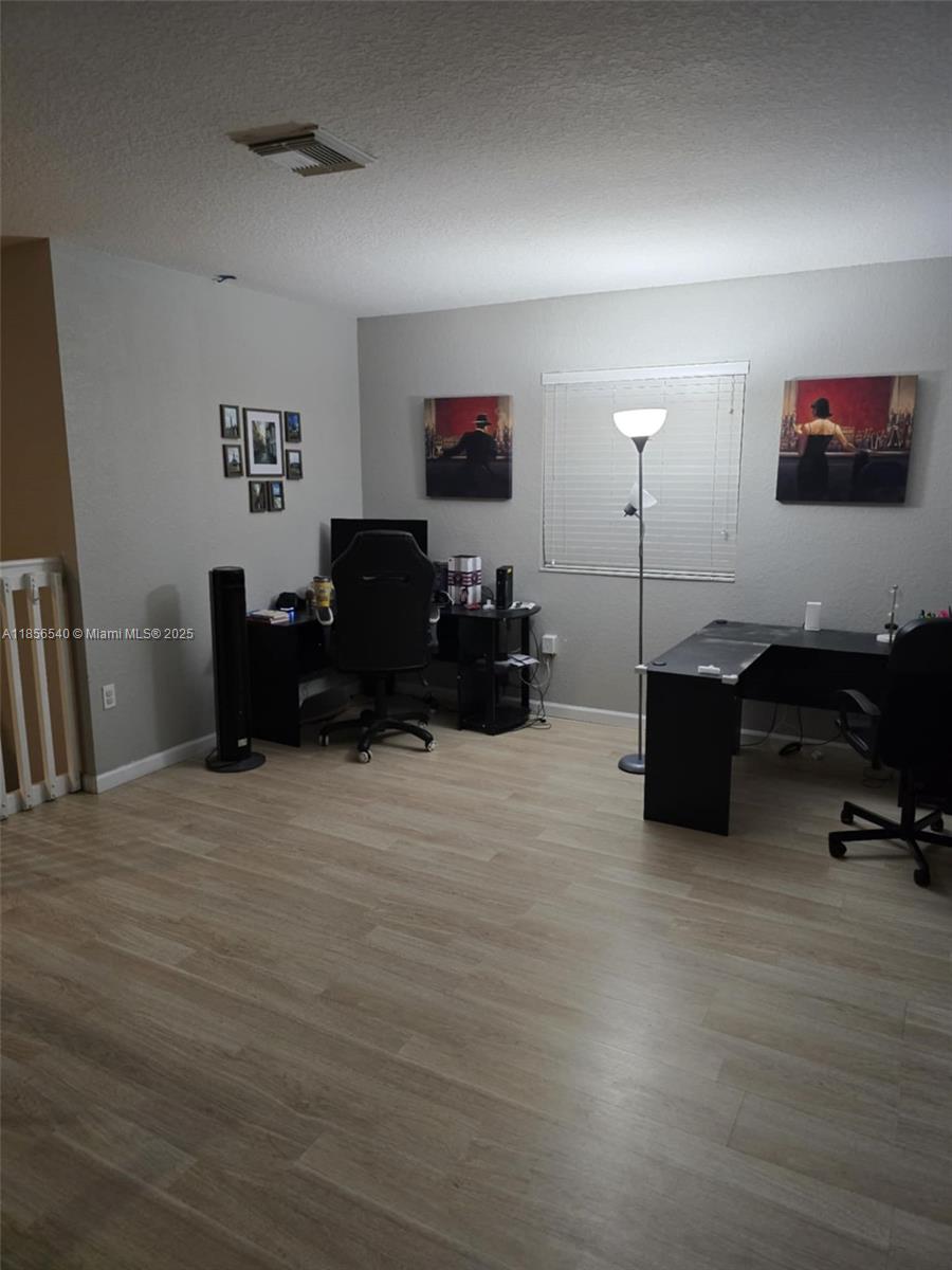 MANDARIN LAKES - Residential