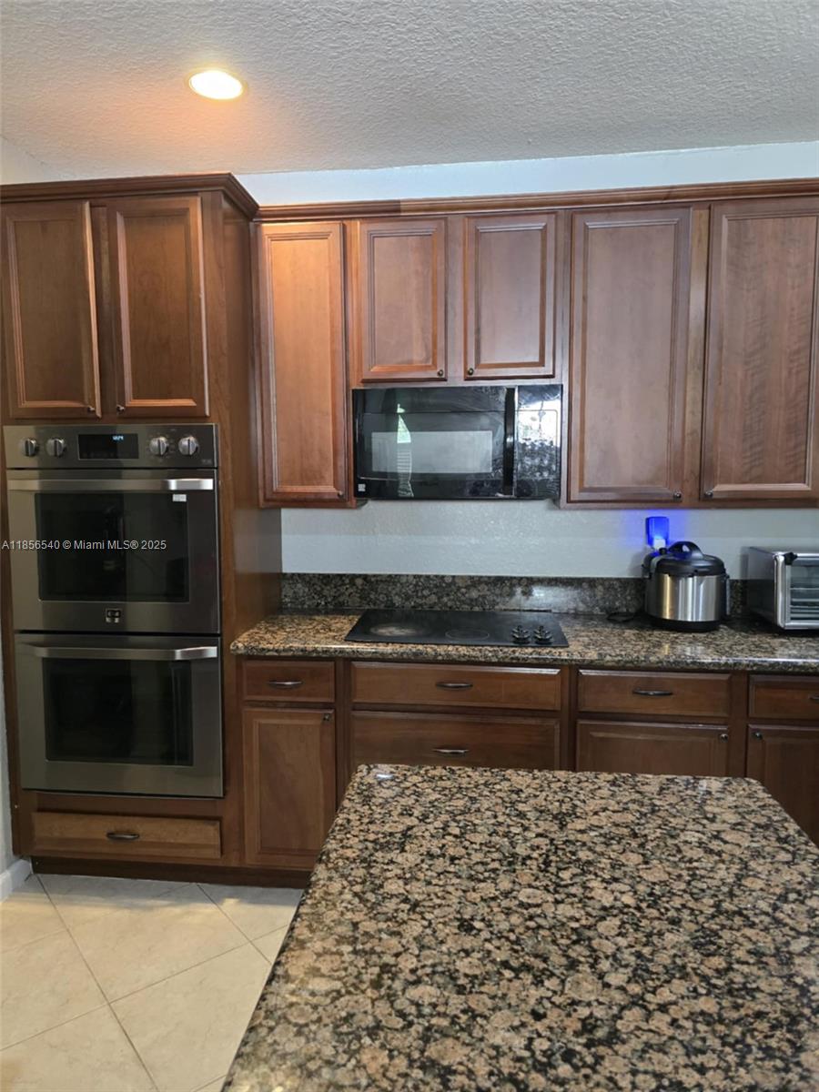 MANDARIN LAKES - Residential