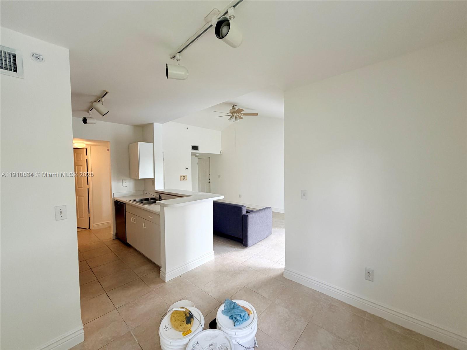 ROYAL GRAND CONDO - Residential Lease