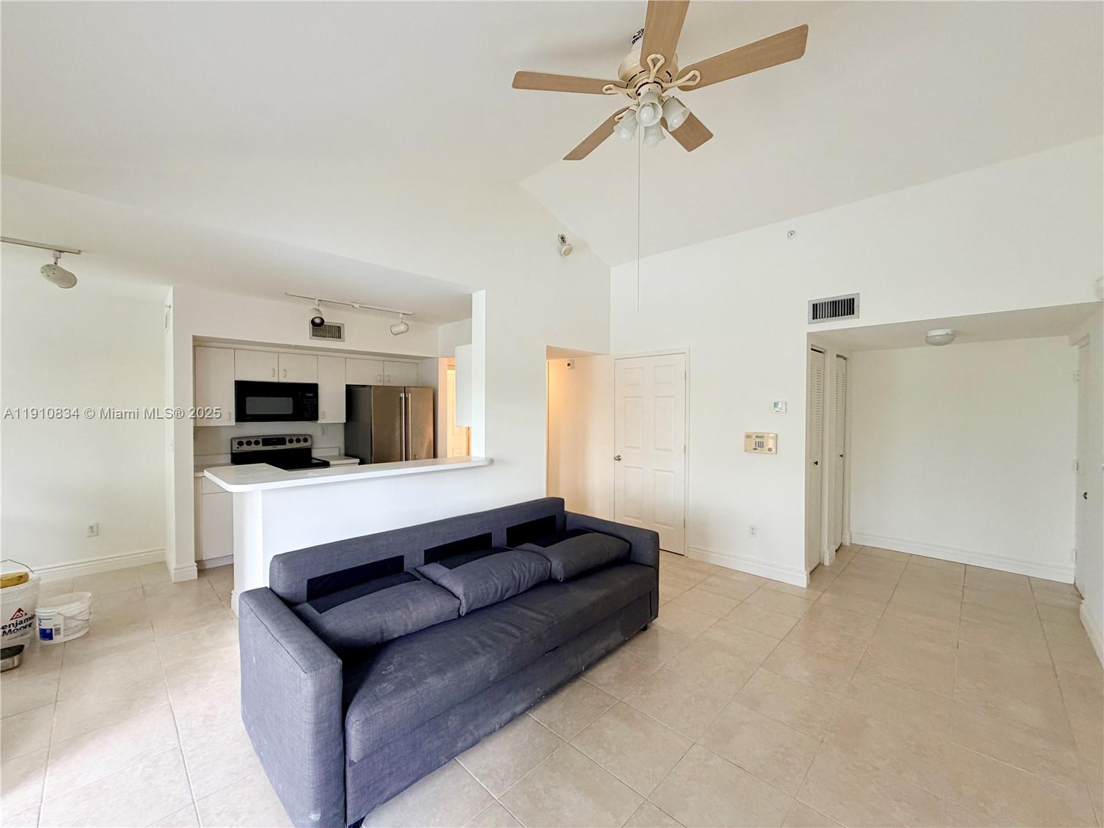 ROYAL GRAND CONDO - Residential Lease