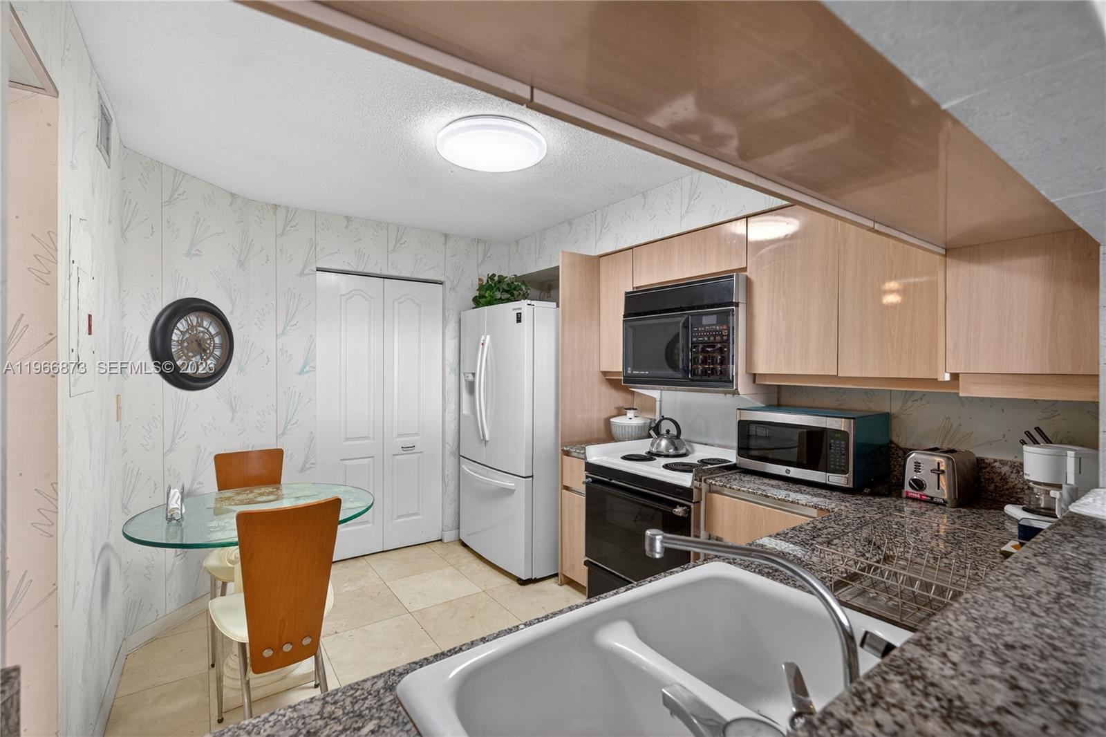 LEXCELLENCE CONDO - Residential