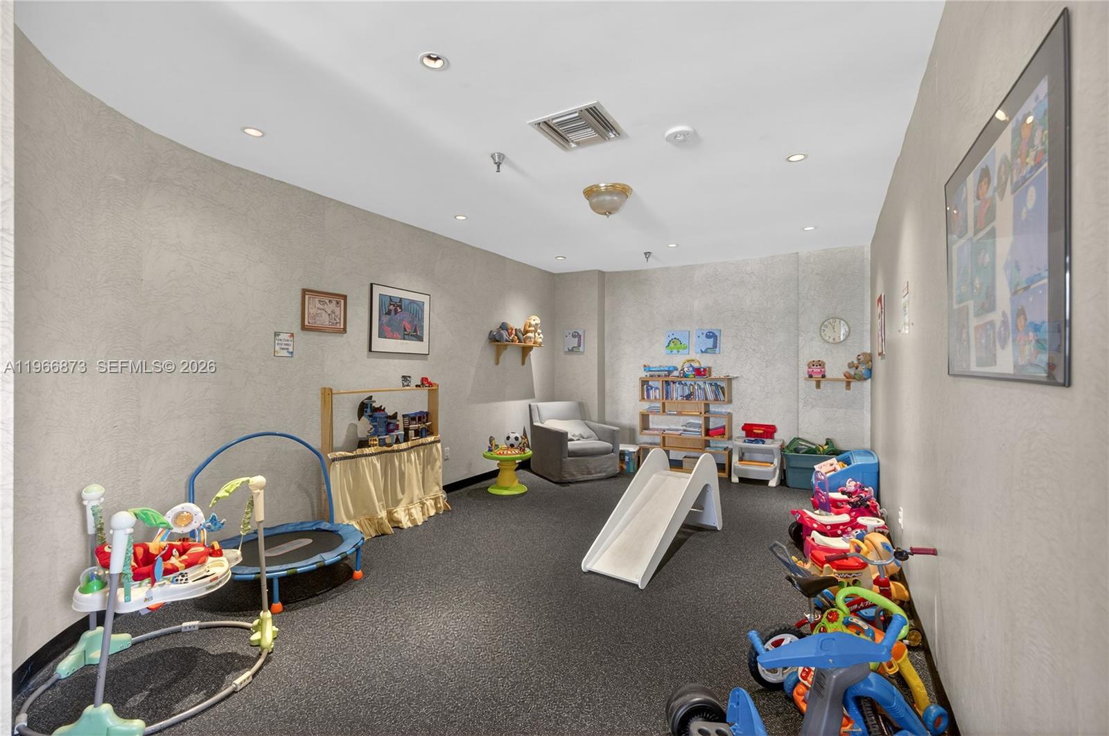 LEXCELLENCE CONDO - Residential