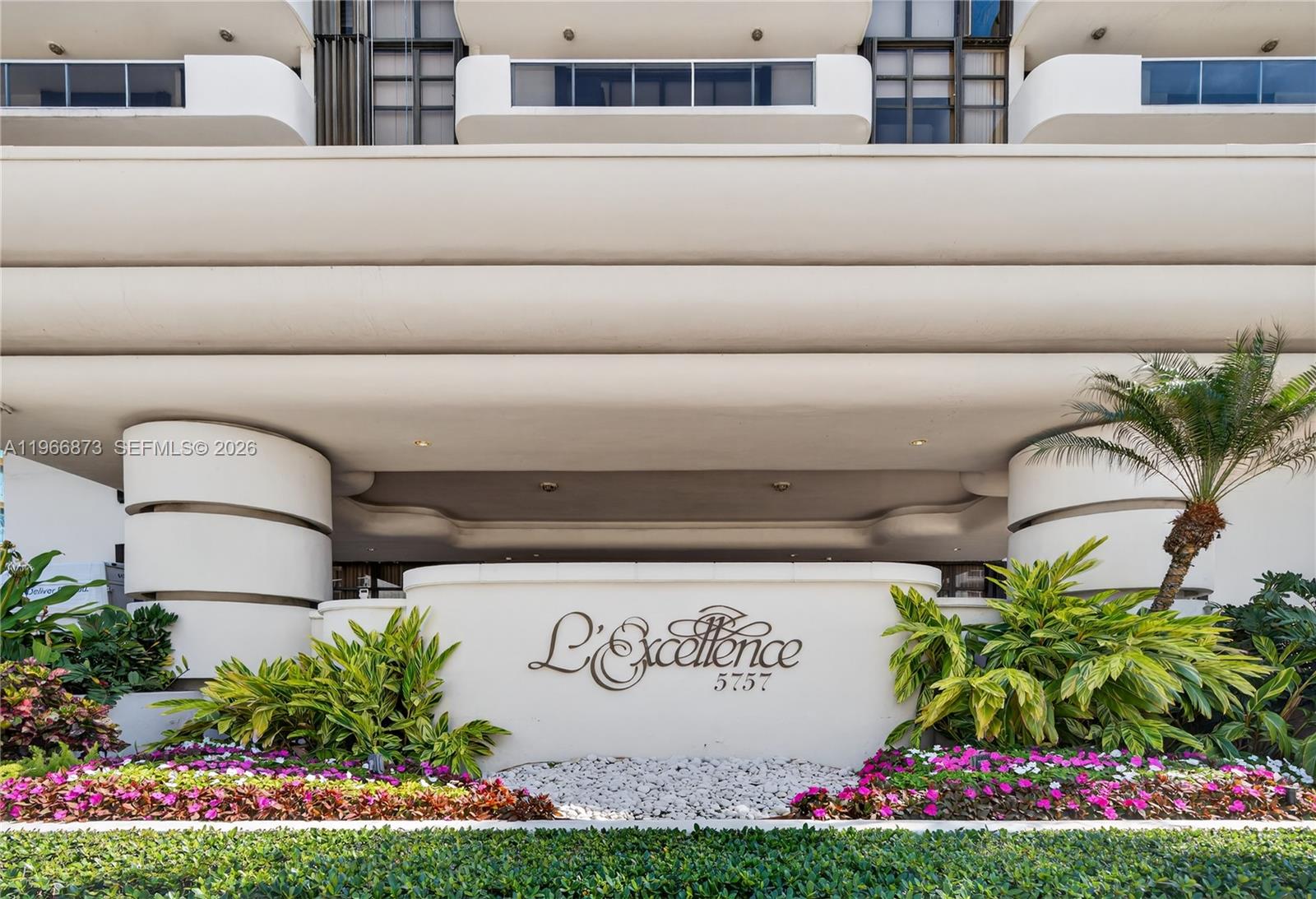 LEXCELLENCE CONDO - Residential