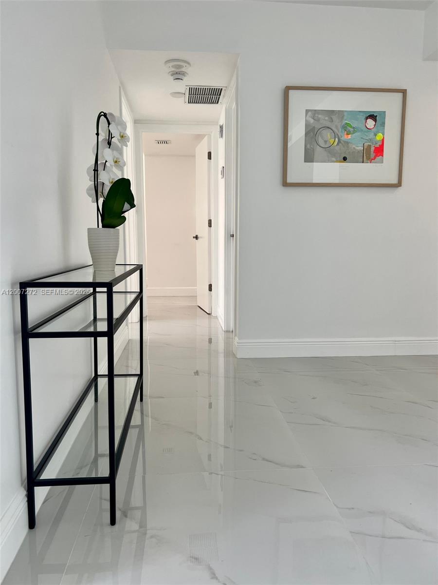 155 Ocean Lane Dr 1011