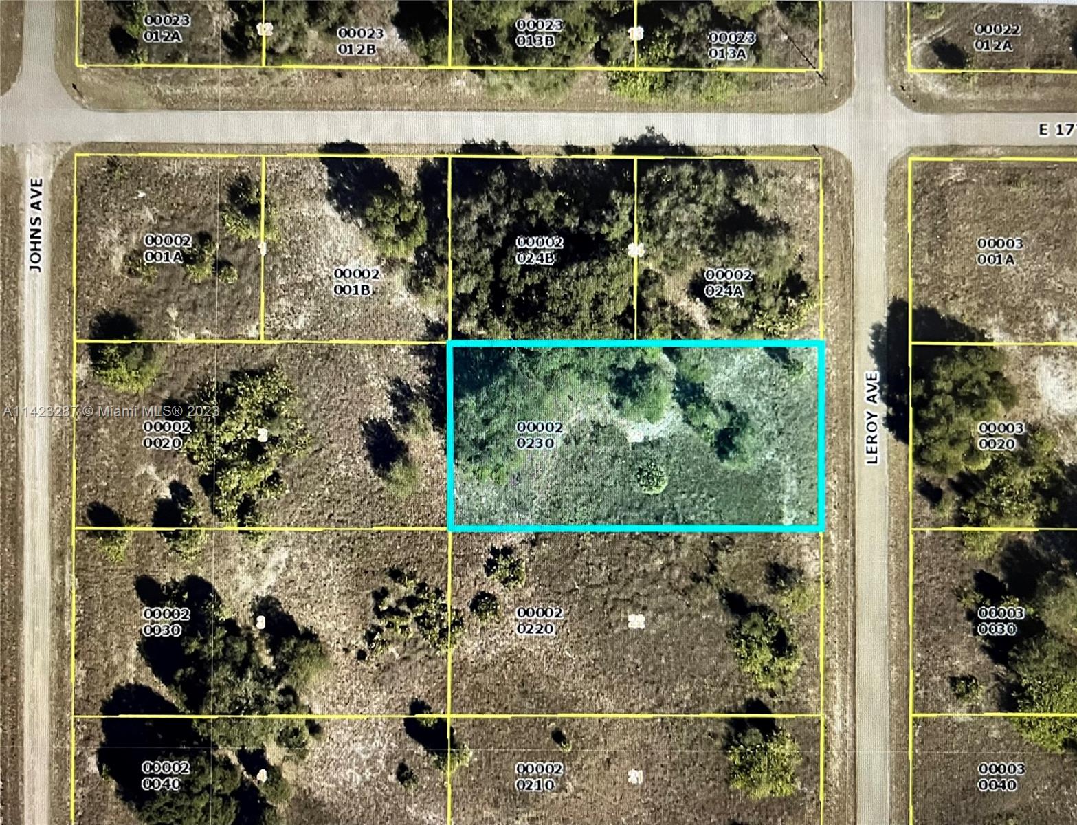 Perfect land to build your dream home surrounded by the tranquility of nature. This vacant lot is located just
minutes away from major roads, shopping centers and lots more.