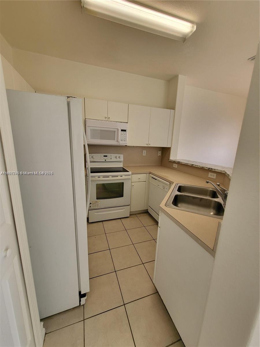 7633 NW 114th Path 7633
