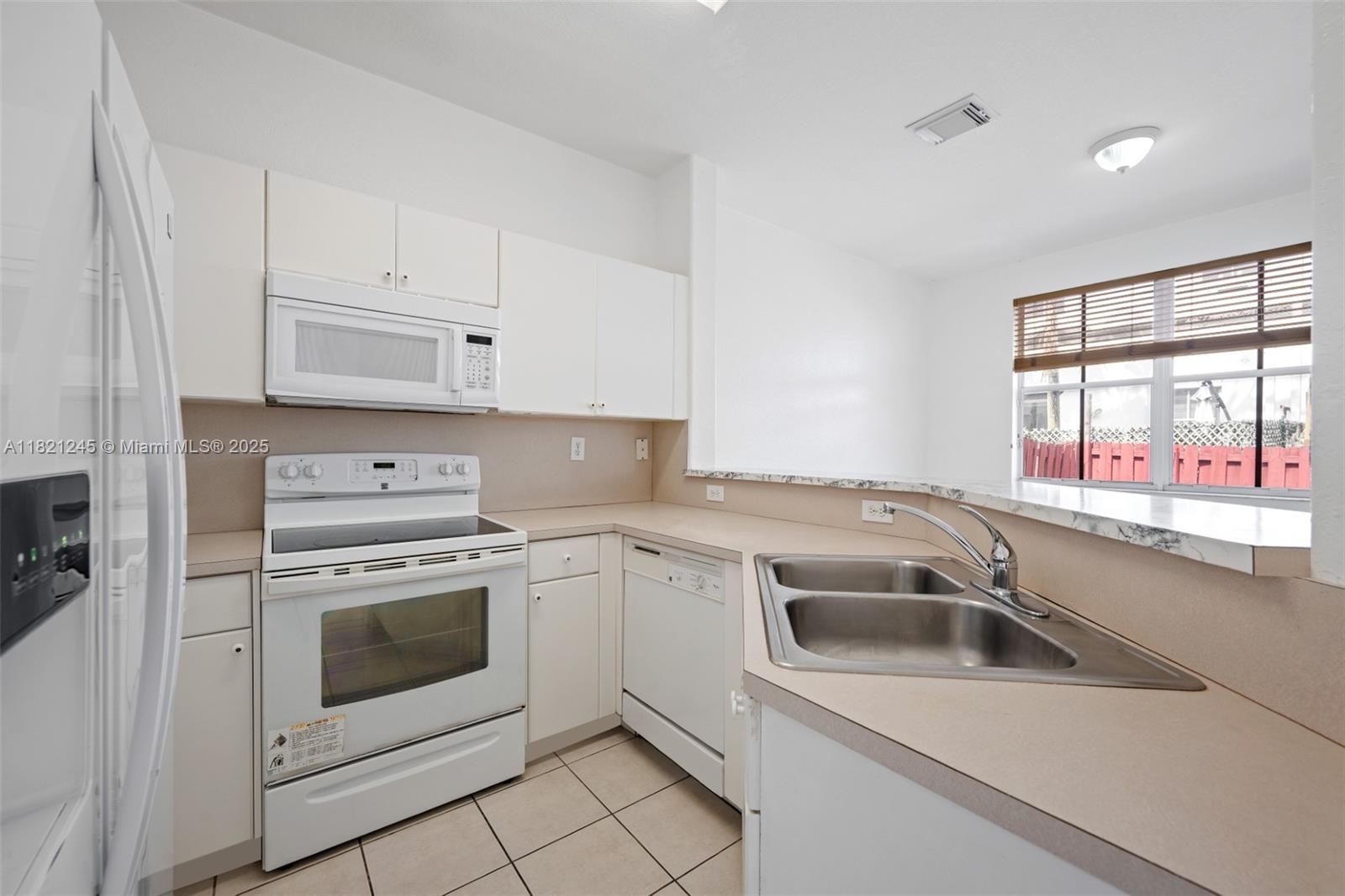 7633 NW 114th Path 7633