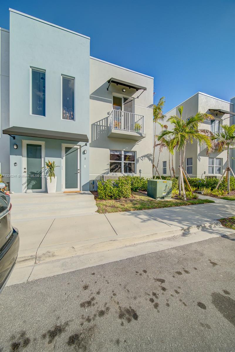 URBAN VILLAGE AT 5TH AVE - Residential