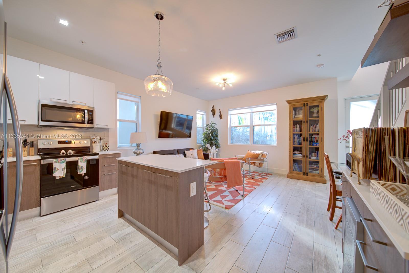 URBAN VILLAGE AT 5TH AVE - Residential