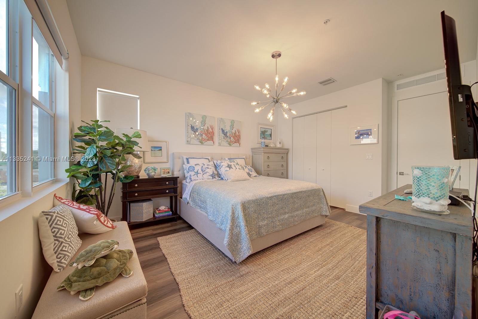 URBAN VILLAGE AT 5TH AVE - Residential