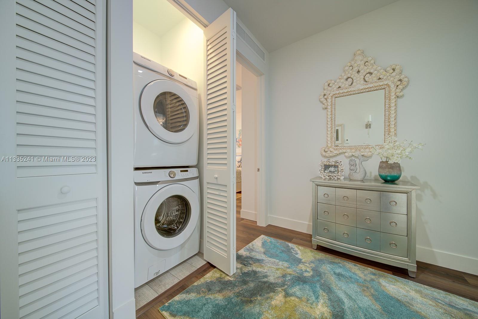 URBAN VILLAGE AT 5TH AVE - Residential