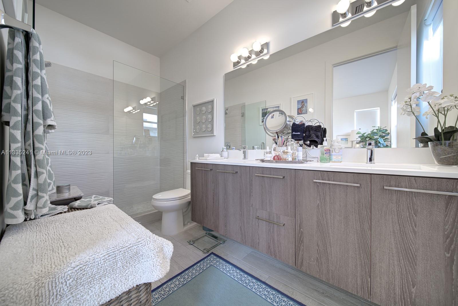 URBAN VILLAGE AT 5TH AVE - Residential