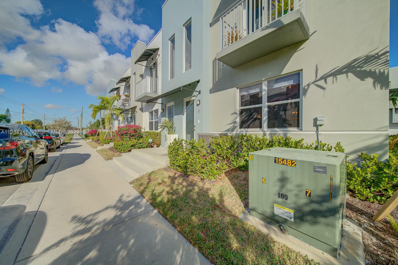 URBAN VILLAGE AT 5TH AVE - Residential