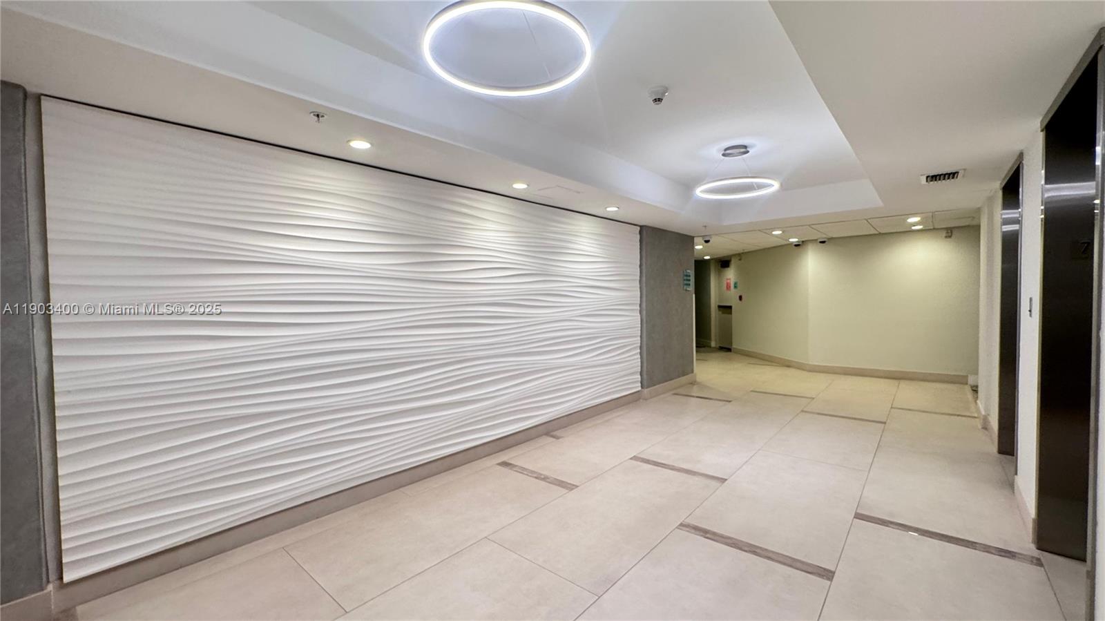 RESIDENCES ON HOLLYWOOD B - Residential Lease