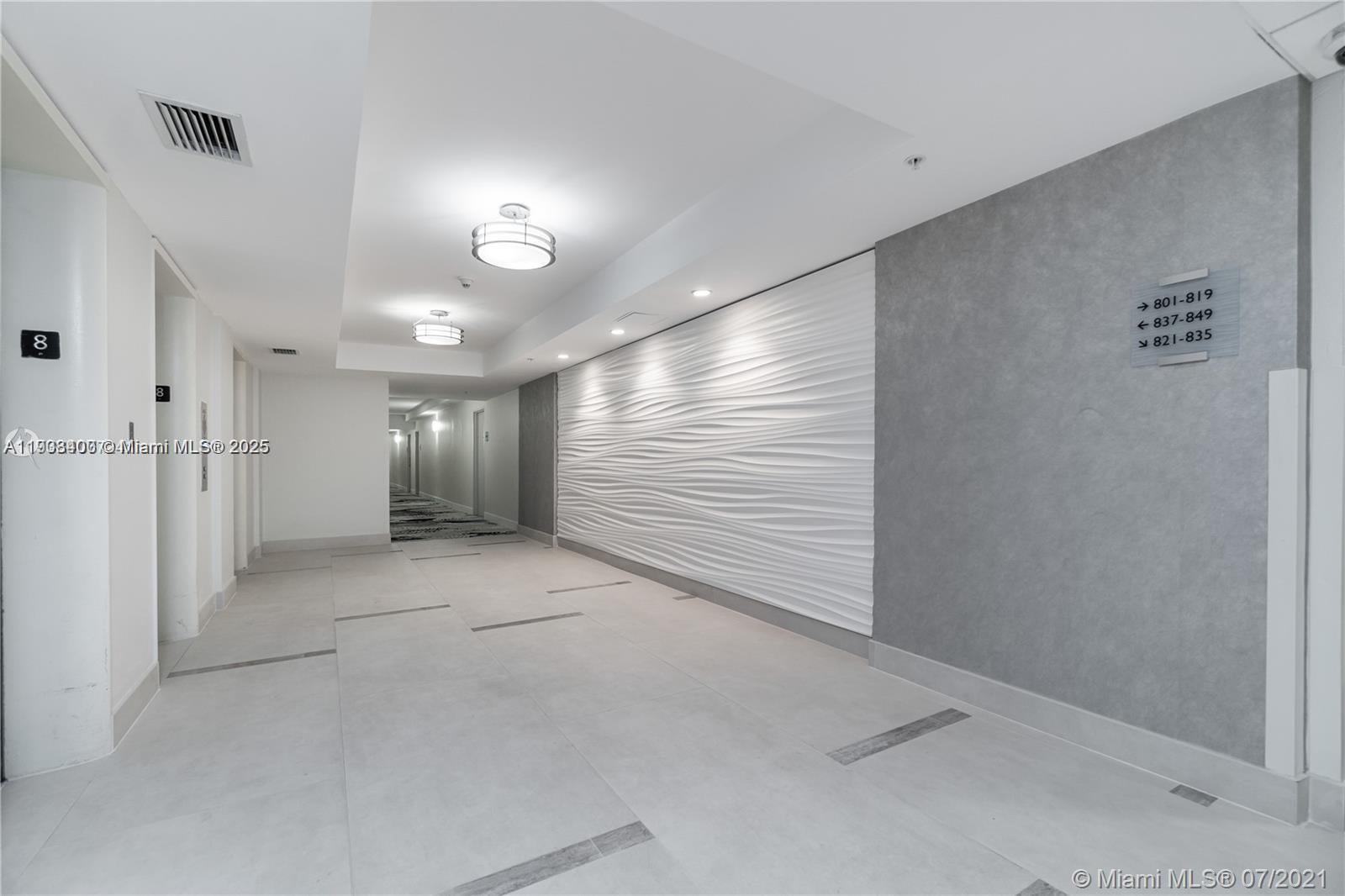 RESIDENCES ON HOLLYWOOD B - Residential Lease