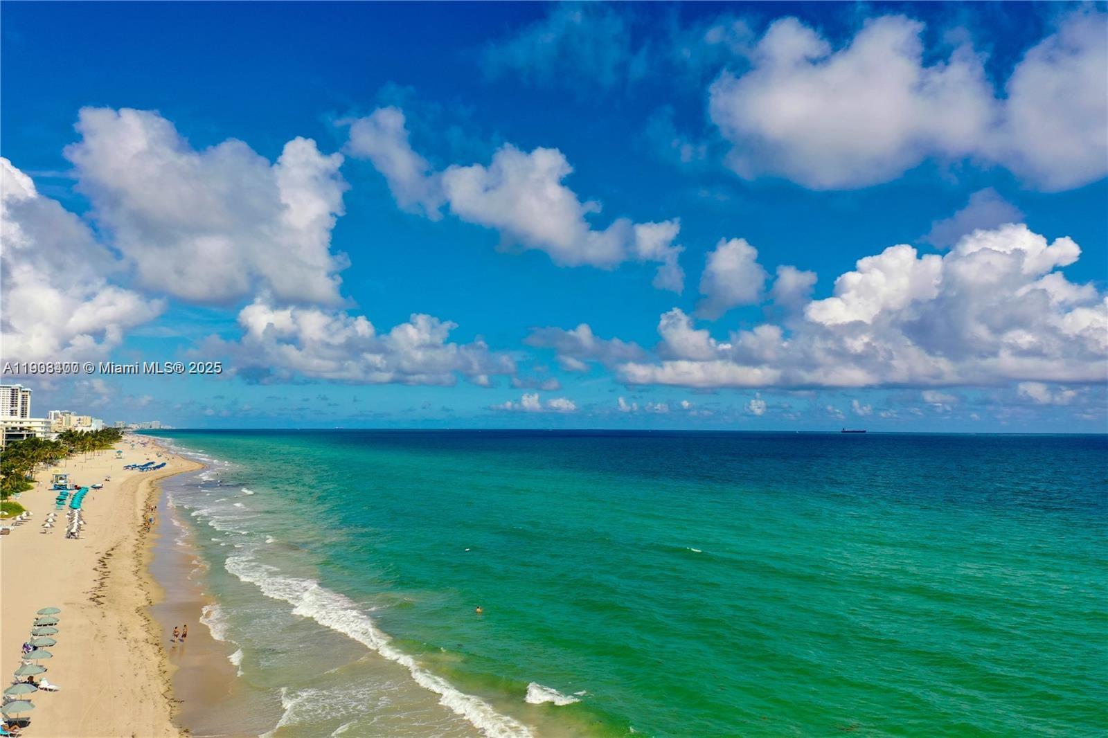 RESIDENCES ON HOLLYWOOD B - Residential Lease