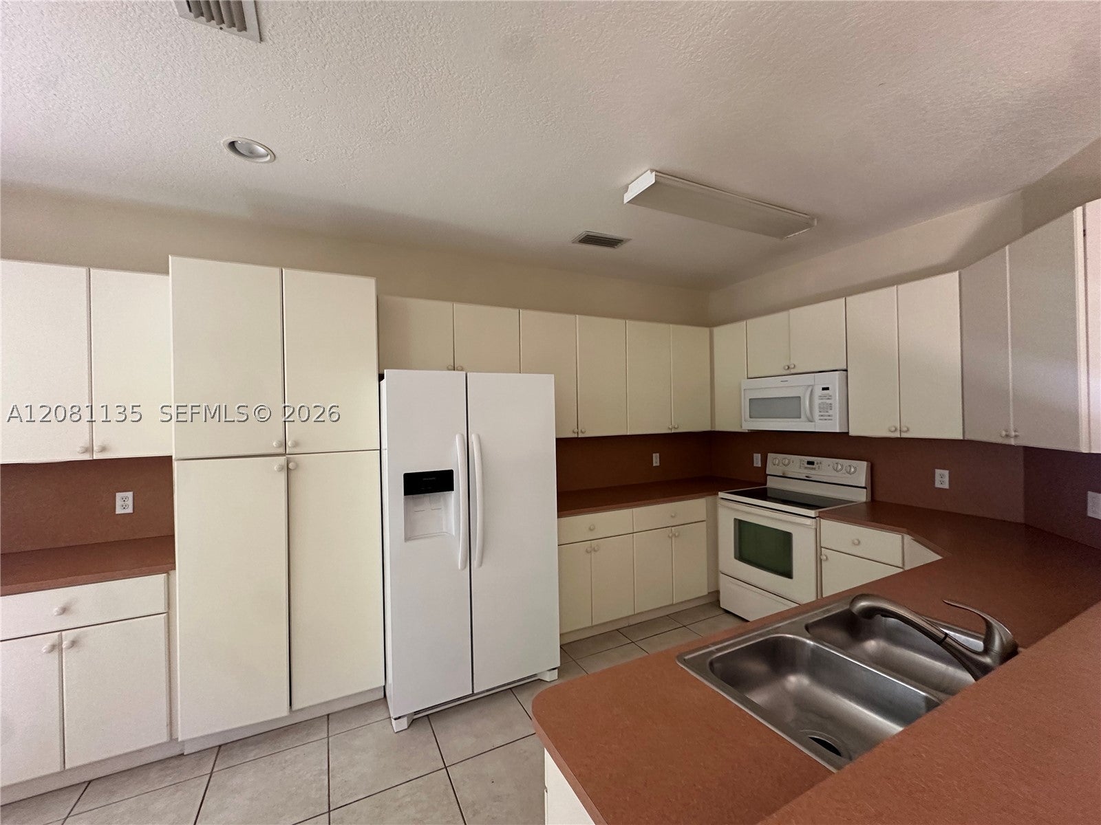 627 NE 35th Ave