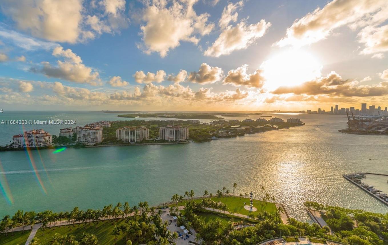 300 S Pointe Dr 3502
