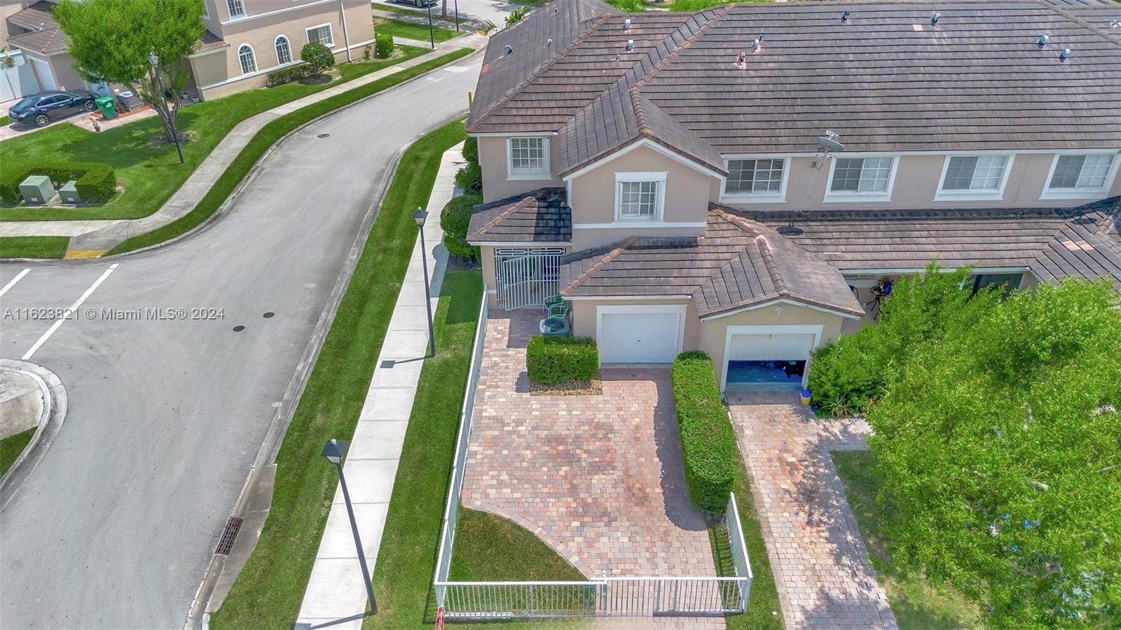 Mandarin Lakes - Residential