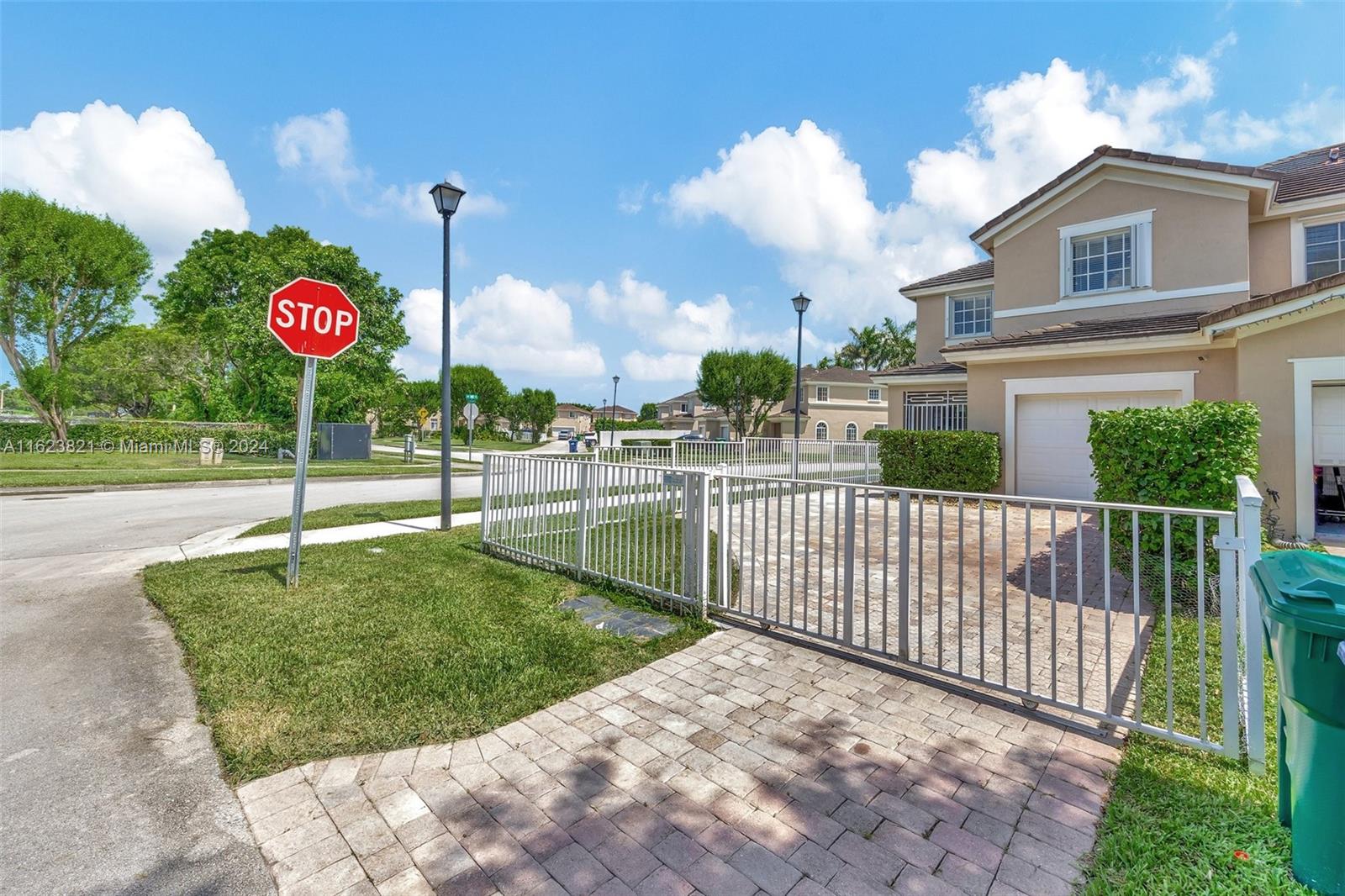 Mandarin Lakes - Residential