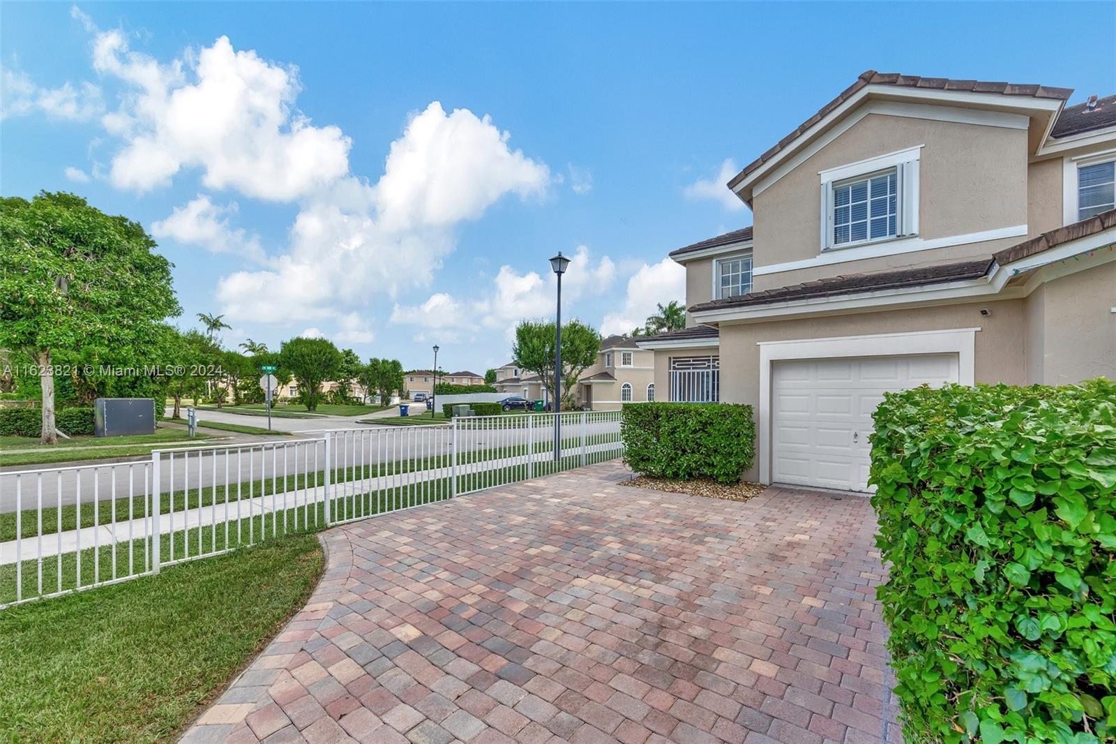 Mandarin Lakes - Residential