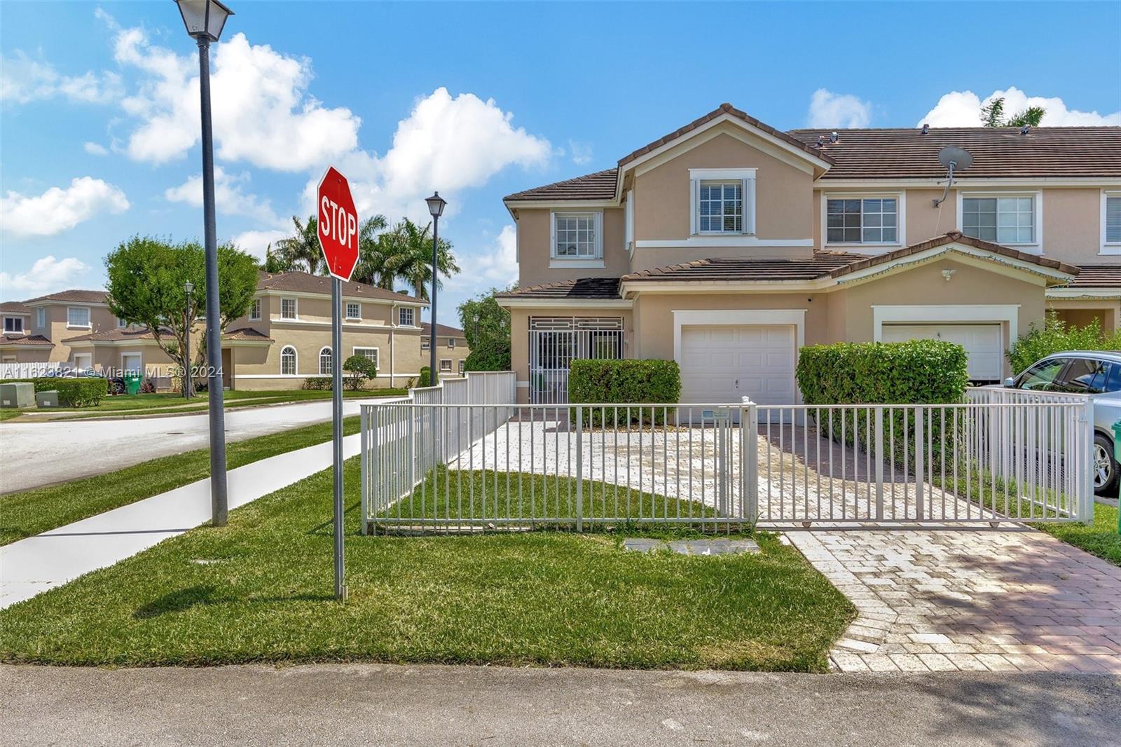 Mandarin Lakes - Residential