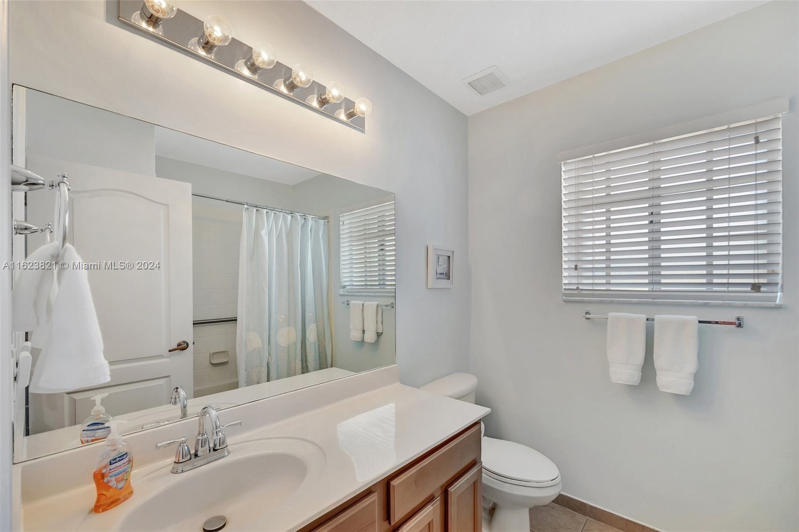 Mandarin Lakes - Residential