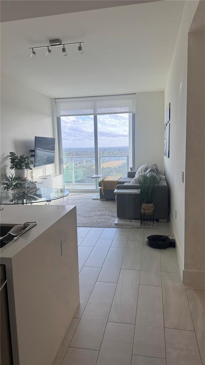 METROPICA NORTH TOWER ONE - Residential Lease