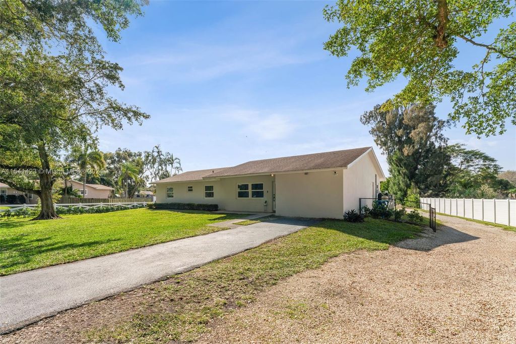 Photo of 5101 SW 199th Ave, Southwest Ranches, FL 33332 (MLS # A11541423)