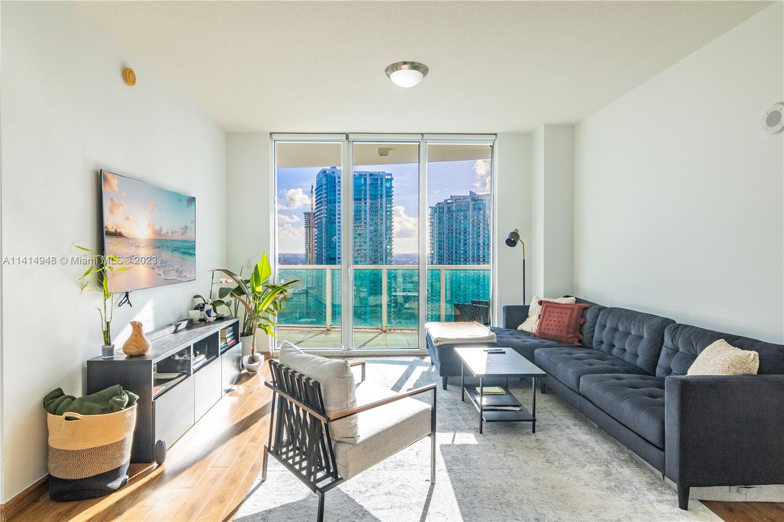 Live in the Heart of Brickell, at Brickell on the River! Spacious 2 bed / 2 bath, split floor plan with sunset views of the Miami River. Unit features updated floors and a oversized balcony, and one assigned parking space. Brickell on the River features resort style amenities: 2 pools, fitness center, spa, business center, valet parking, 24h concierge. Prime location within steps of Brickell City Centre, metro mover, and all that Brickell has to offer.