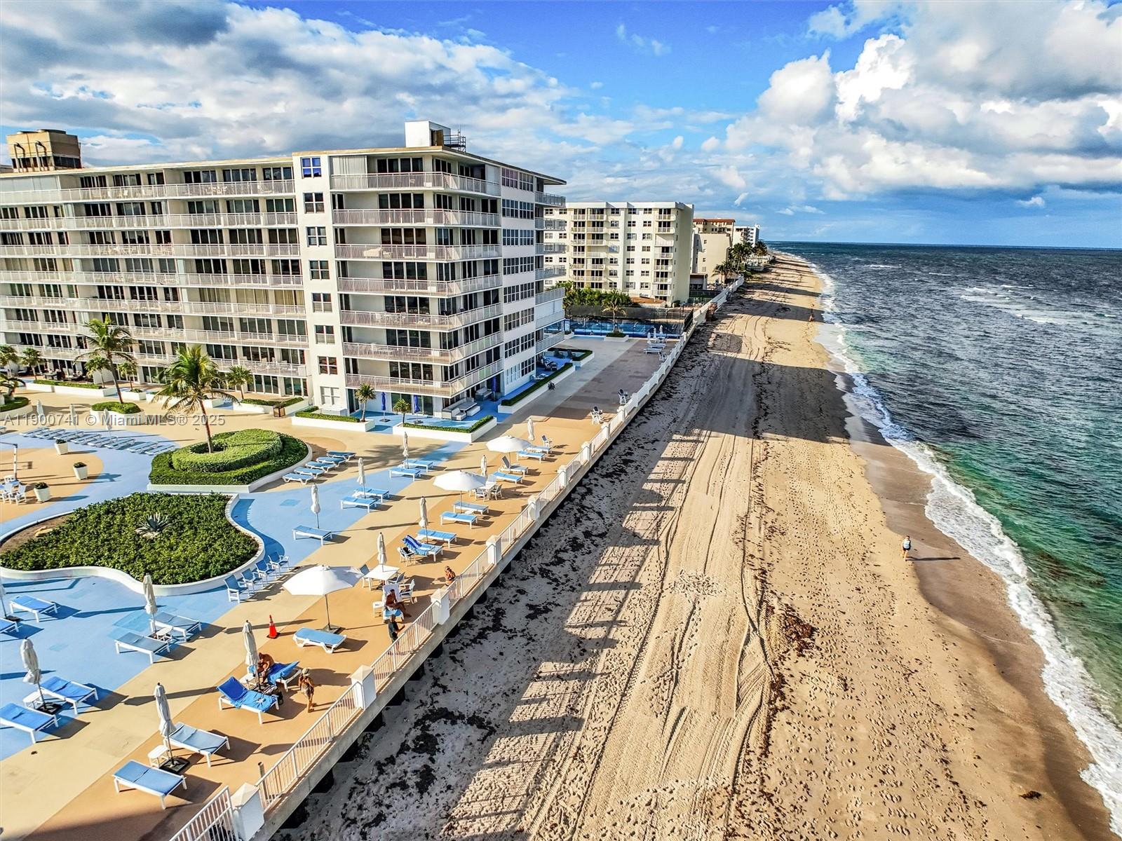 BARCLAY CONDO - Residential