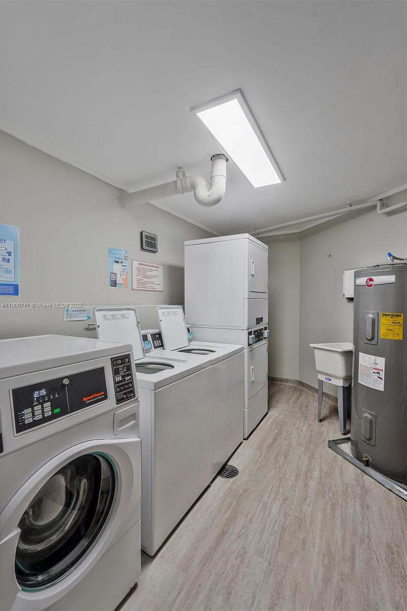 BARCLAY CONDO - Residential