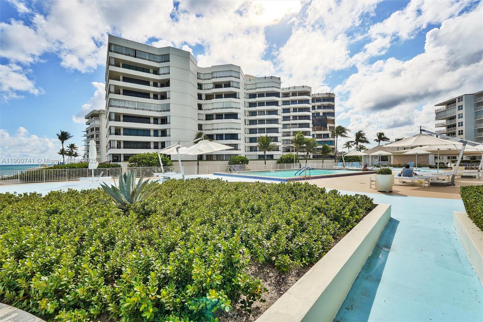 BARCLAY CONDO - Residential