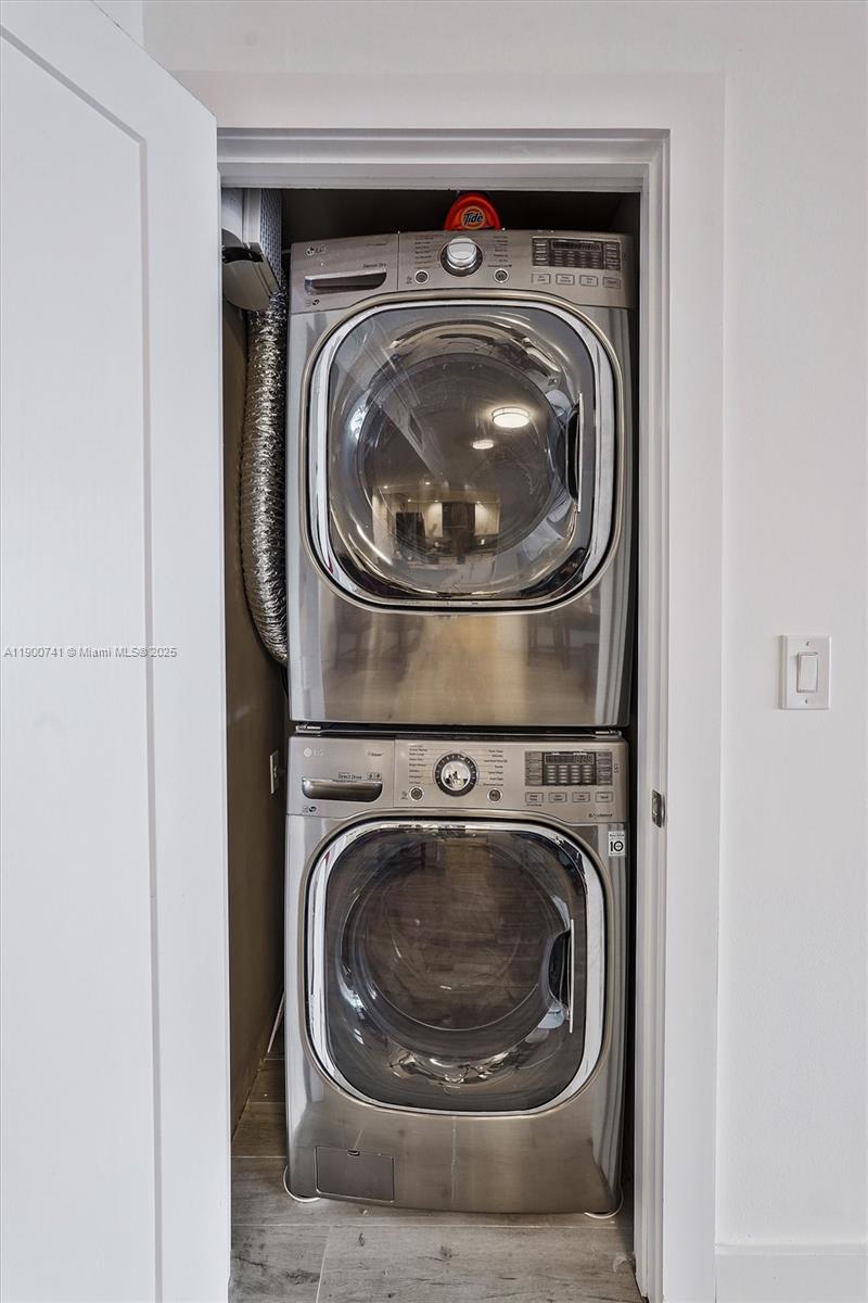 BARCLAY CONDO - Residential