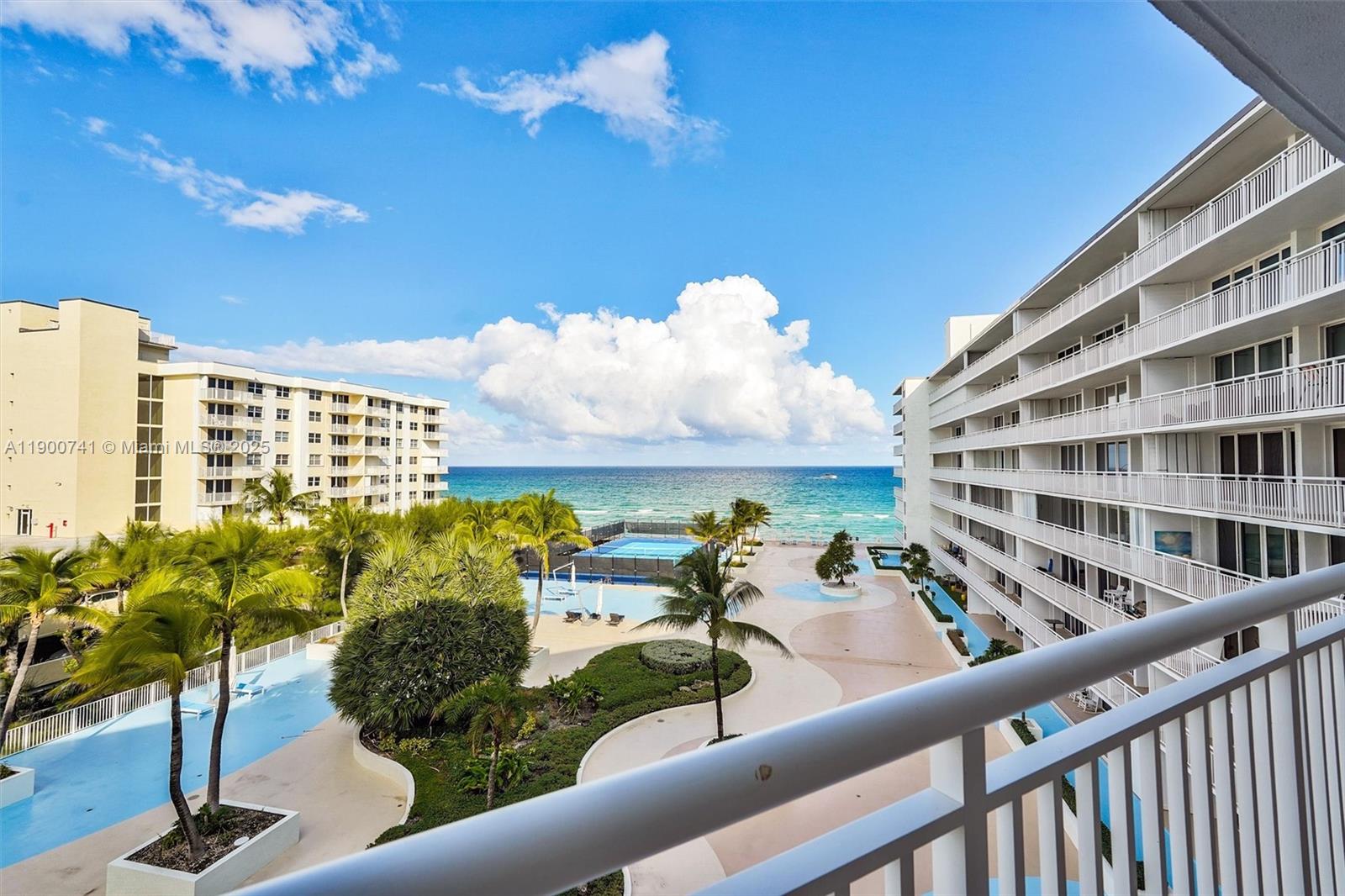 BARCLAY CONDO - Residential