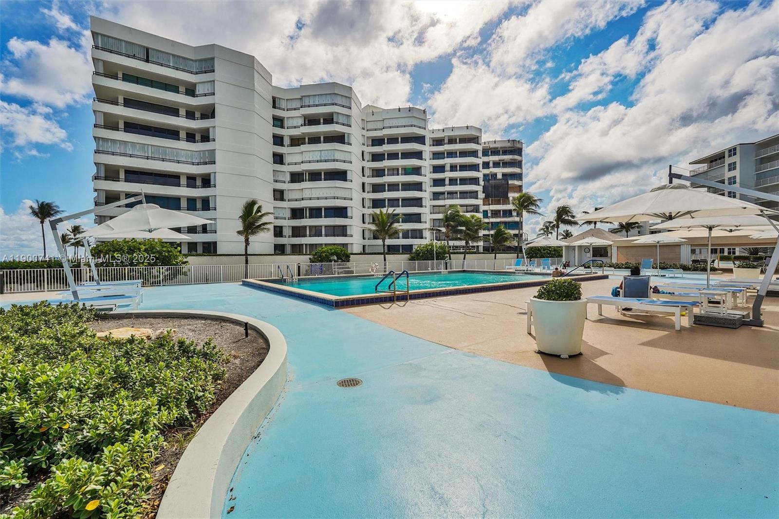 BARCLAY CONDO - Residential